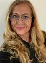 Foto oficial de Professora Claudia Brum (TSE)